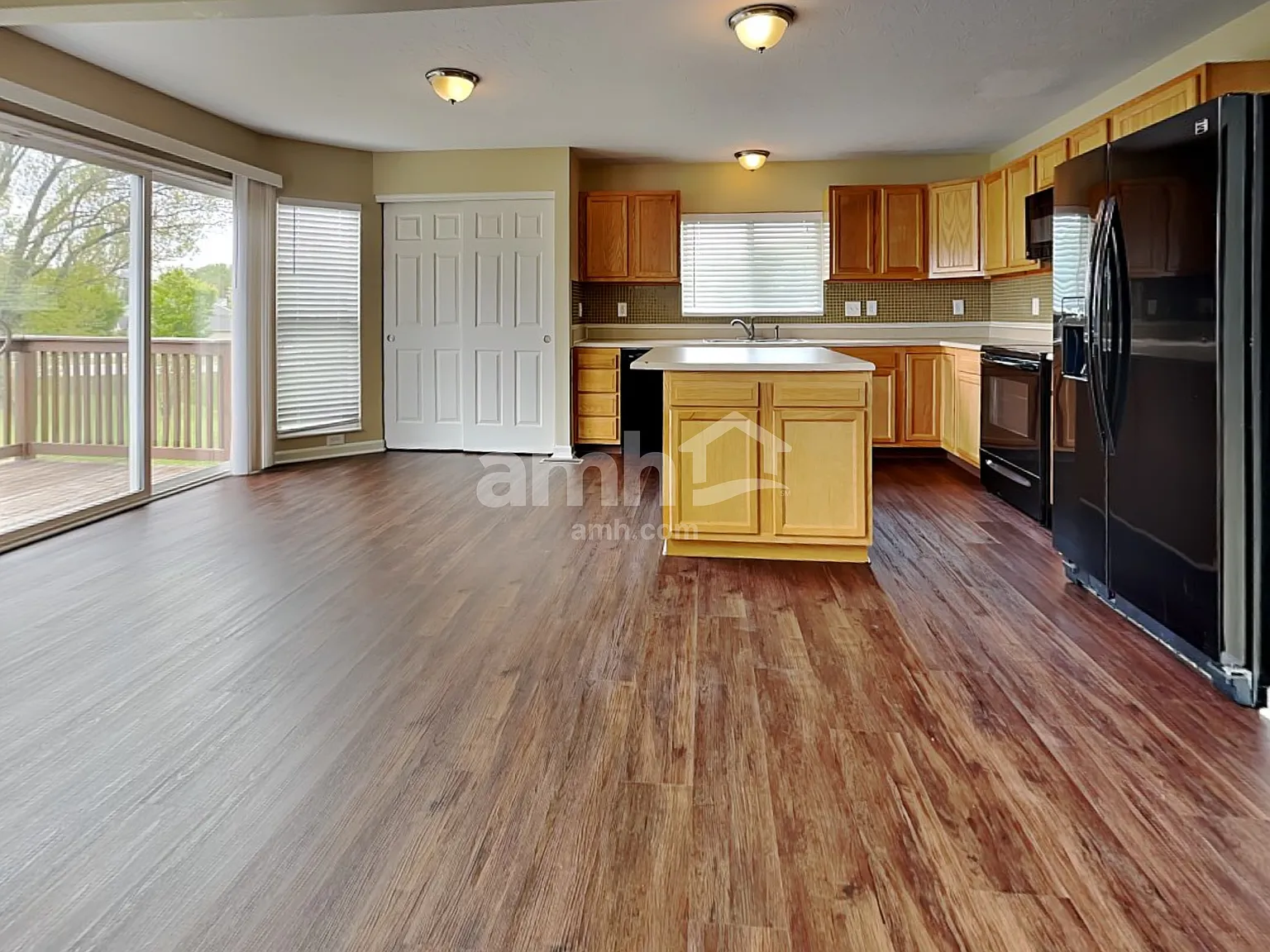 4 bed, 2.5 bath, 2473 sqft, $3,025 — Photo 4