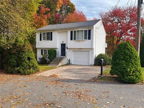 7 Barnes Ave, Johnston, RI 02919