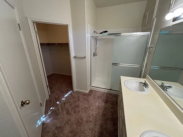 4909 Felicia Way — Photo 9