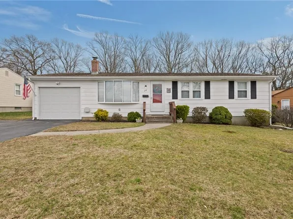 26 Ellison St, Cranston, RI 02920