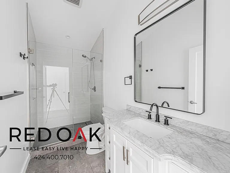 11028 Califa St — Photo 8