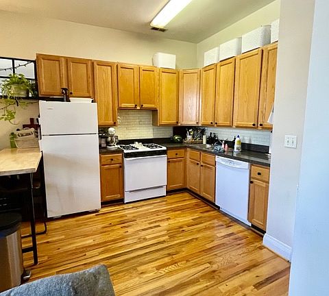 2nd image of 1459 N Milwaukee Ave APT 2B