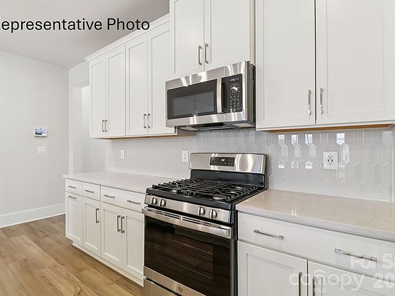 5th image of 1433 Twin Leaf Rd