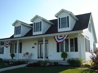 611 Country Acres Rd, Saint Joseph, IL 61873