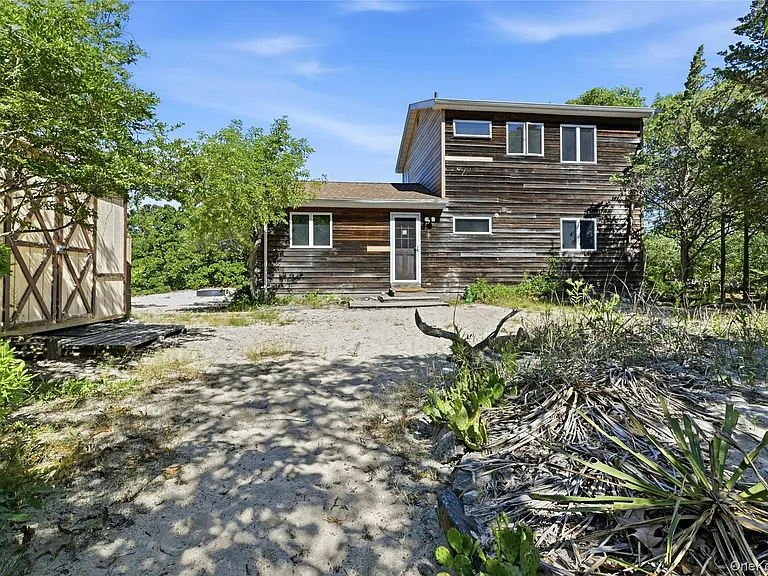 65 Lake Dr — Photo 2