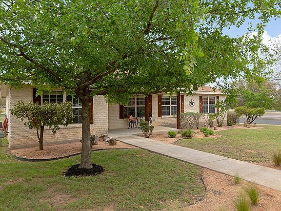 3rd image of 102 Broadmoor Dr