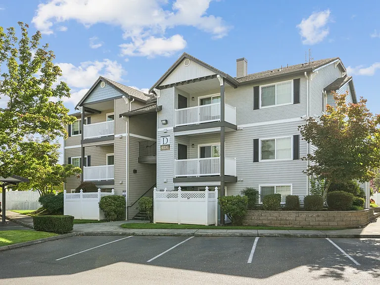 Abbey Rowe Apartments — Photo 32
