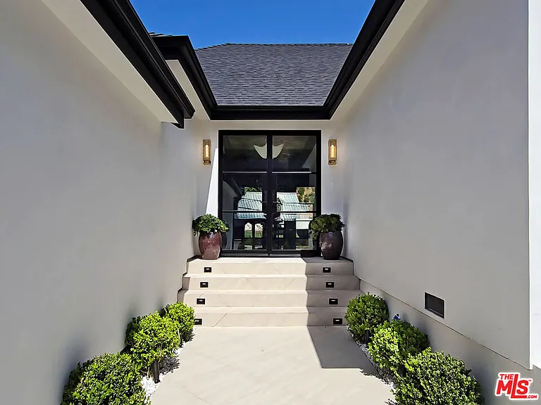2288 Coldwater Canyon Dr — Photo 5