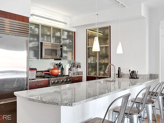3rd image of 555 W 23rd St APT S14h