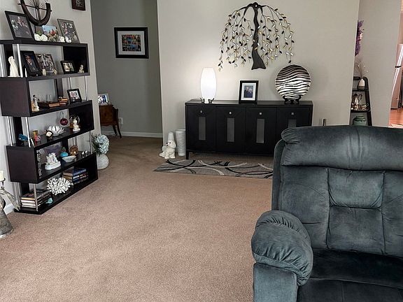 5th image of 615 Woodbridge Ln