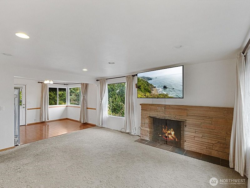 2nd image of 4631 47th Avenue S