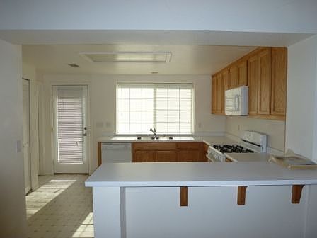 3rd image of 727 Daniels Ave