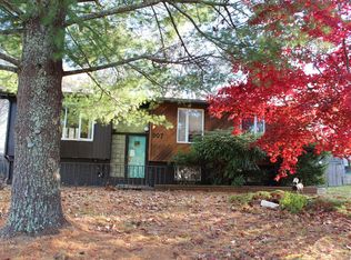 7 Old Fort Ln, Ledyard, CT 06339