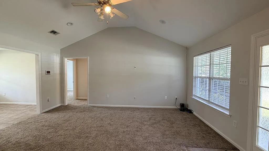 3 bed, 2.0 bath, 1293 sqft, $1,625 — Photo 3