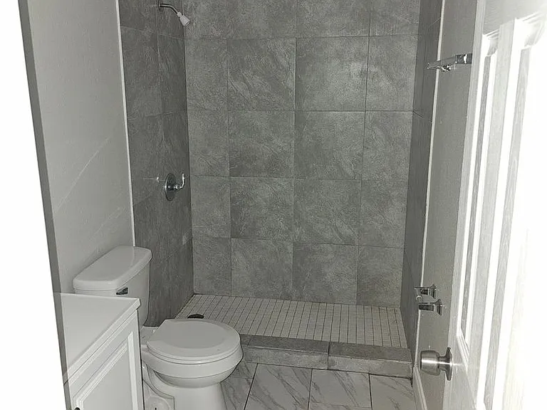 1013 Beecher St #1 — Photo 8