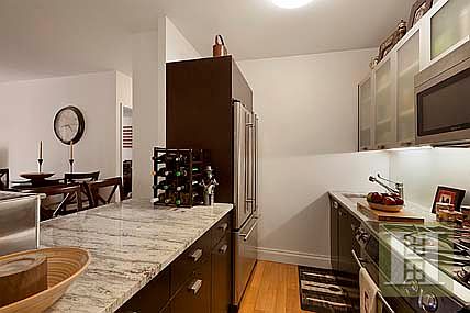3rd image of 211 E 46th St #6E