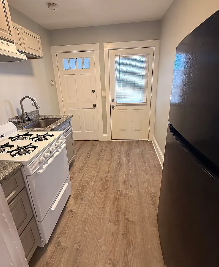 175 Florence St — Photo 2