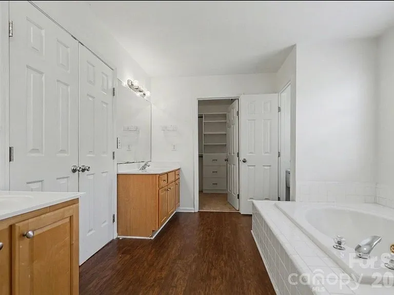 4132 Meadowview Hills Dr — Photo 15