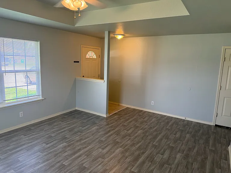 720 Appleridge Dr — Photo 3