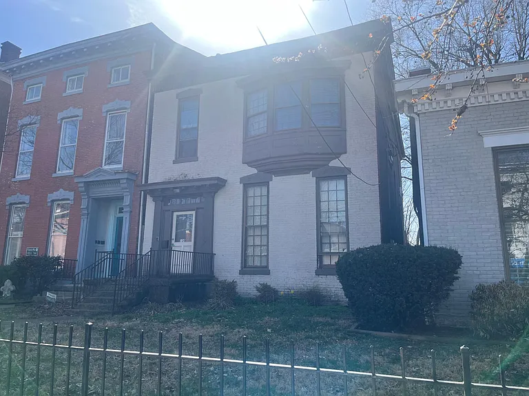 120 E Oak St #1 — Photo 2