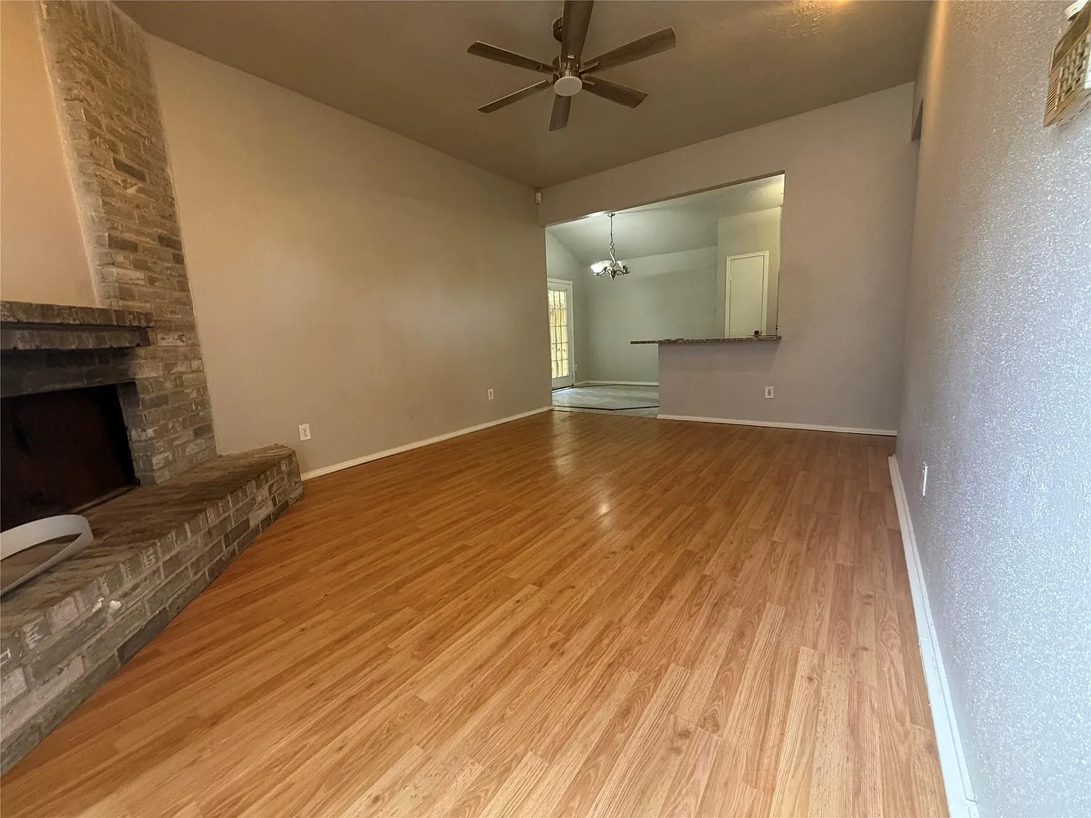 2 bed, 2.0 bath, 996 sqft, $1,500 — Photo 2