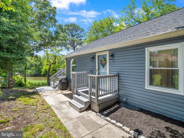 1231 Magothy Rd, Pasadena, MD 21122