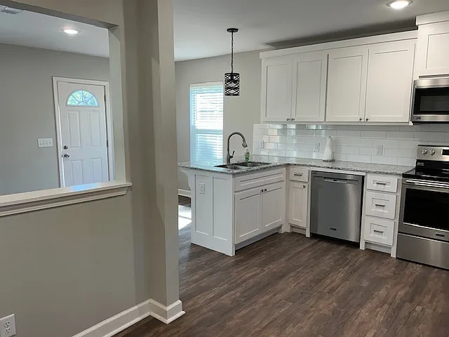 409 W Maple Ave #B — Photo 5