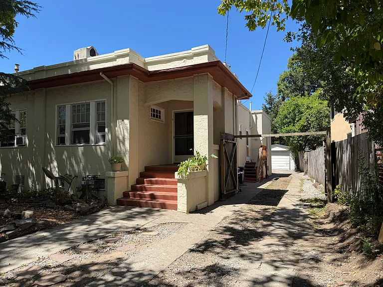 106 Treanor St — Photo 36