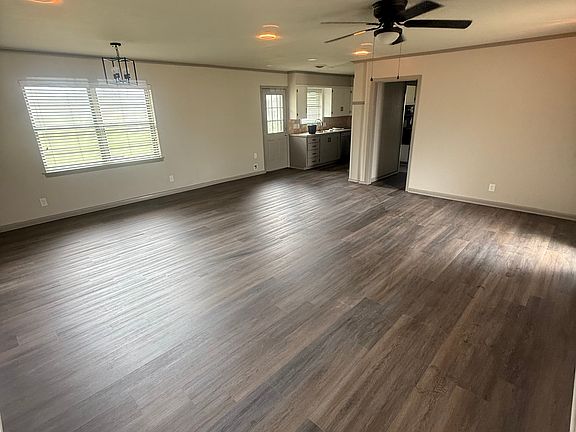 4th image of 3227 Caroline Dr