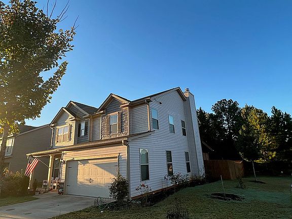 3rd image of 600 Holly Springs Ct