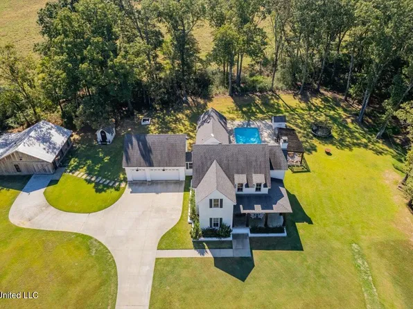 1037 Hogan Rd, Holly Springs, MS 38635