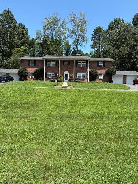 Spacious upstairs apartment located on 1.4 acres.