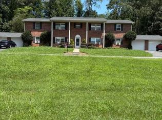 3008 Holly Hill Rd, Hendersonville, NC 28792