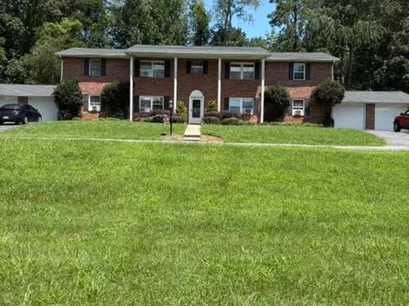 3008 Holly Hill Rd, Hendersonville, NC 28792