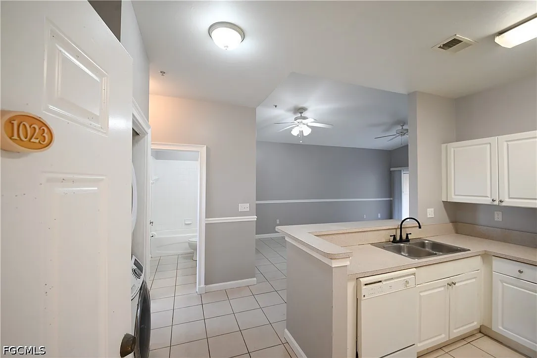 3 bed, 2.0 bath, 1043 sqft, $1,700 — Photo 3