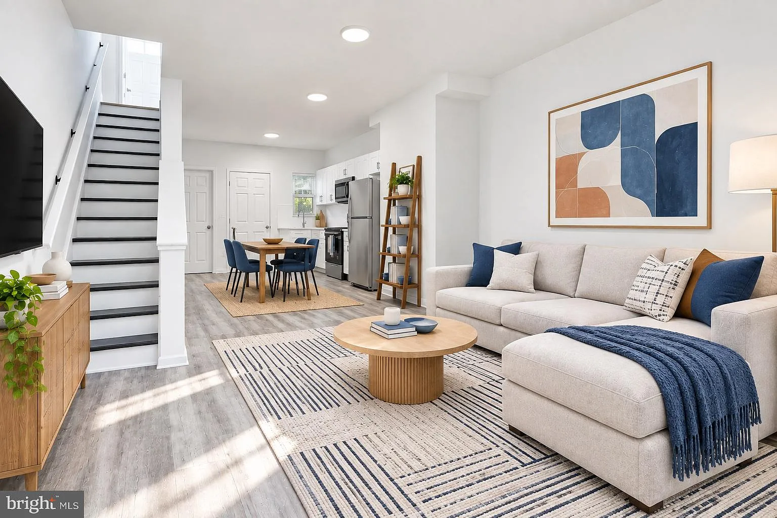 4 bed, 1.0 bath, 1140 sqft, $1,700 — Photo 1