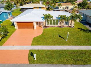 8112 NW 73rd Ter, Tamarac, FL 33321
