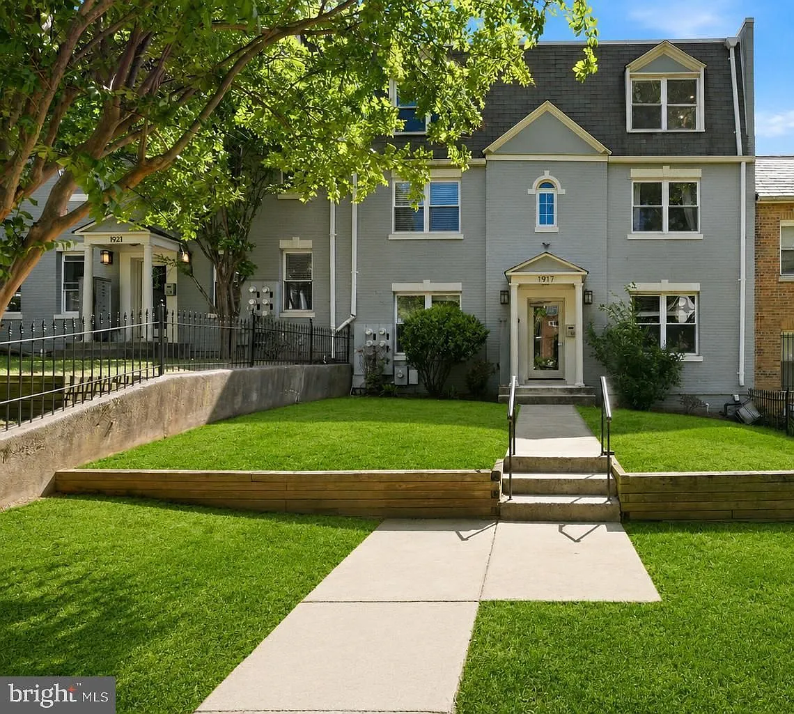 2 bed, 900 sqft, $3,000 — Photo 1