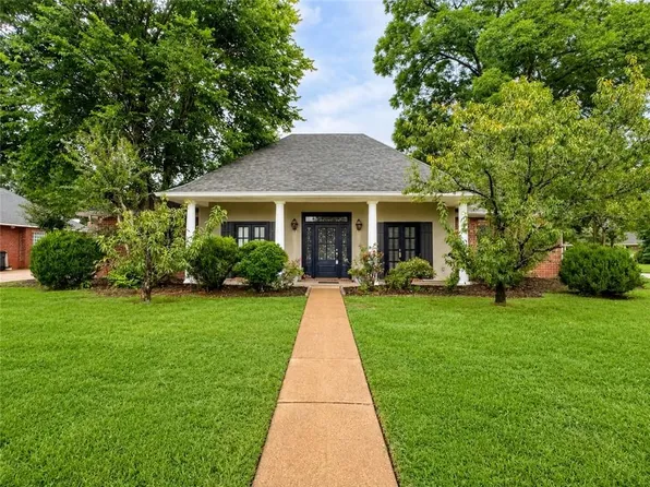 302 W Shore Dr, Alexandria, LA 71303