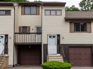 1 Oak Forest Dr, Manchester, CT 06042