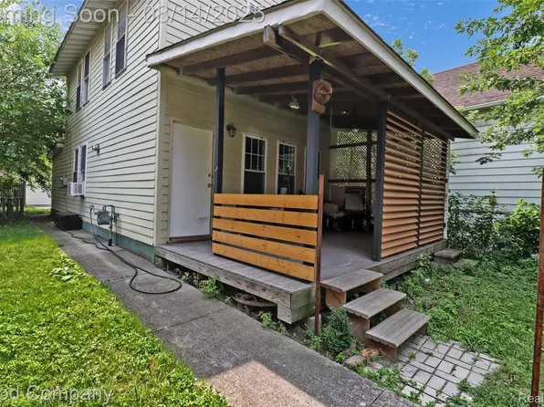 2644 Pulaski St, Hamtramck, MI 48212