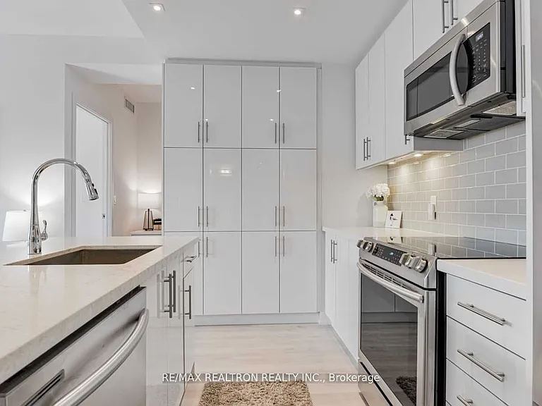 375 Sea Ray Ave #322 — Photo 5