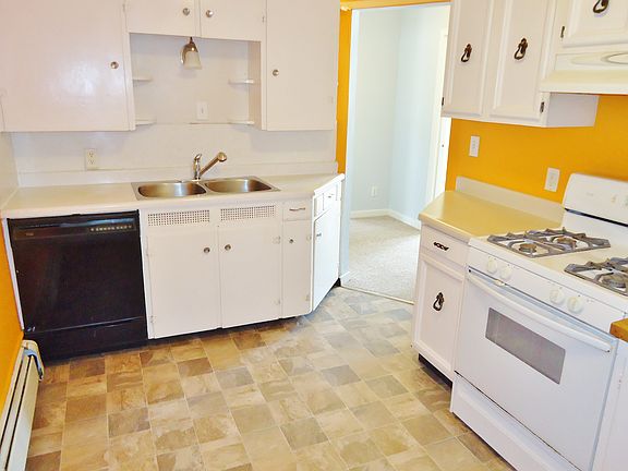 2nd image of 606 W Summit St APT 1