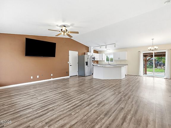 3rd image of 1426 Nightingale Way