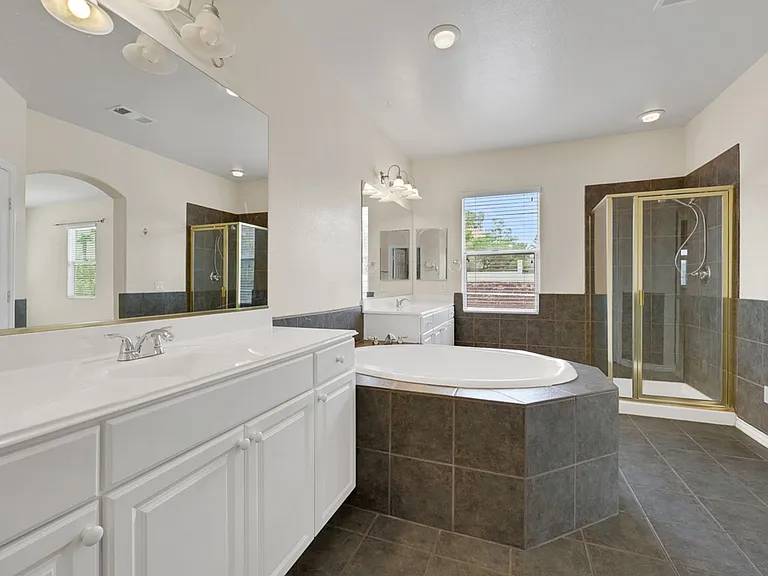 290 Spectacular St — Photo 13