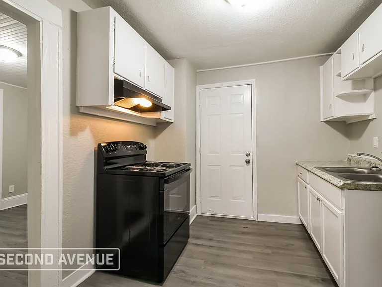 1522 W 22nd St — Photo 10
