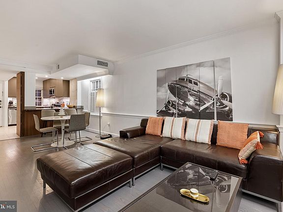 4th image of 1233 Potomac St NW