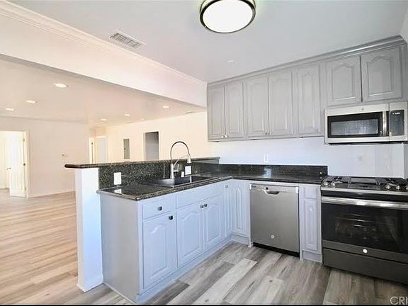 4th image of 22931 Burbank Blvd #3