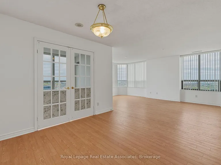 25 Kingsbridge Garden Cir #2424 — Photo 4