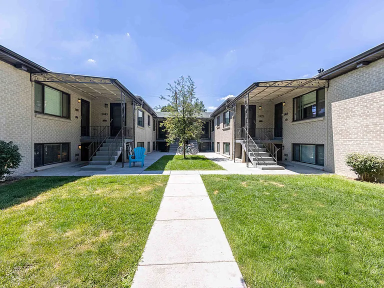 2421 S Gaylord St — Photo 13